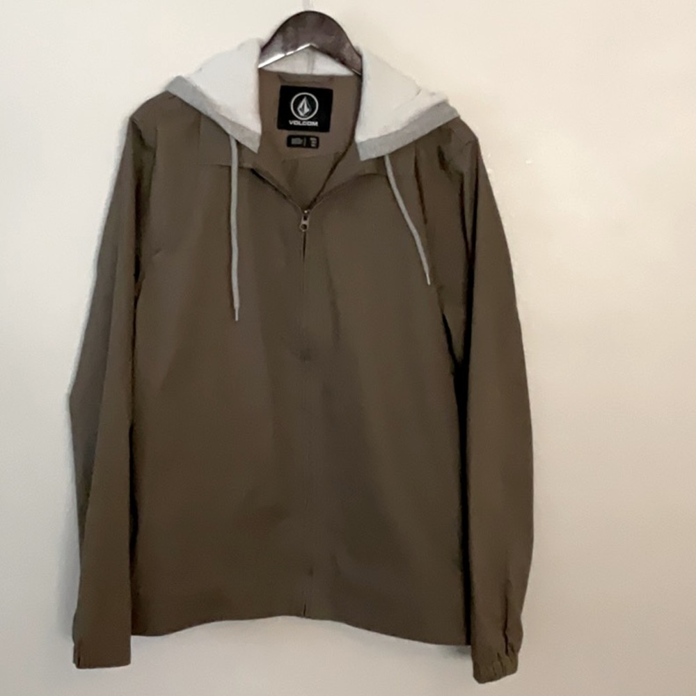 Men’s Used large lightweight “Volcom” Hooded Jacket.